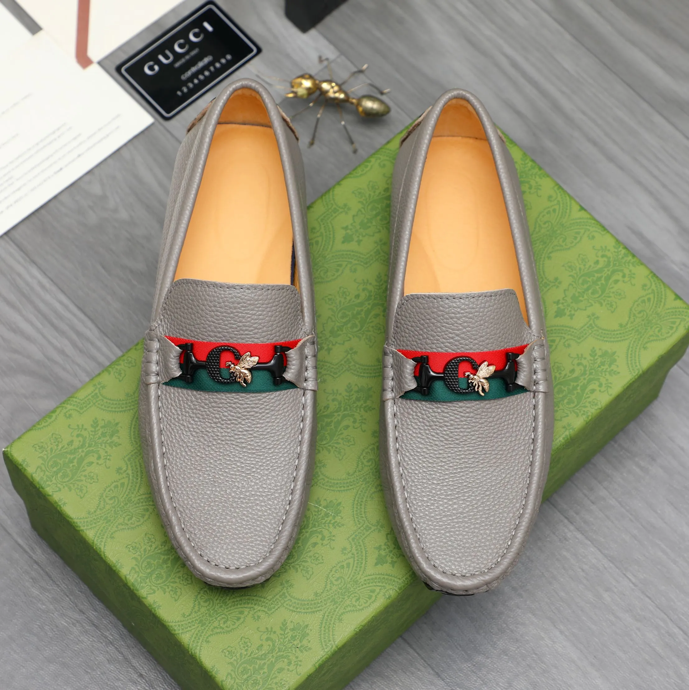 Men's shoes 💰360 Product trademark: GUCCI "Gucci" casual slip-on men's shoes Regular size: 38-45 Product materials: Selected pebbled cowhide upper, pigskin lining, rubber outsole